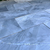 The machine-cut stone has a smooth surface and neat edges, reflecting the precise craftsmanship of the machine-cut process.